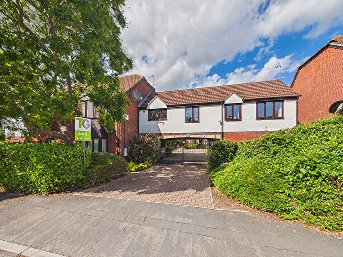 2 Bedroom Coach House For Sale In Lysons Avenue, Gloucester, GL1