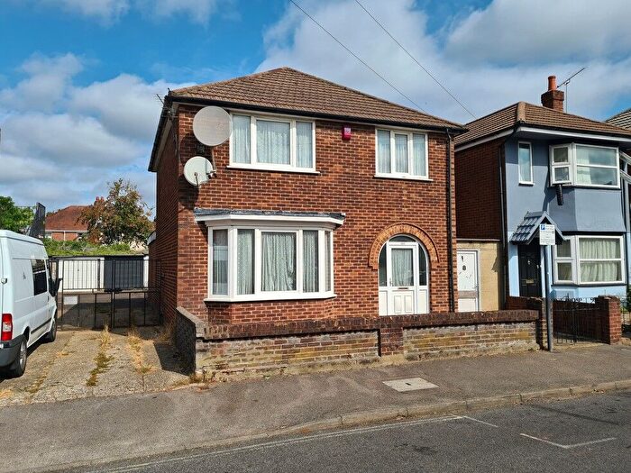 4 Bedroom Detached House For Sale In Malmesbury Road, Shirley, SO15