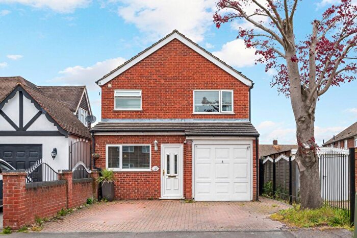 3 Bedroom Detached House To Rent In Carlton Road, Walton-on-Thames, KT12