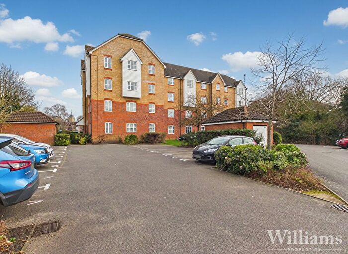 2 Bedroom Flat For Sale In Friarscroft Way, Aylesbury, HP20