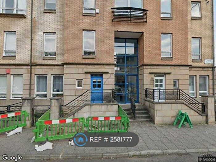 3 Bedroom Flat To Rent In Errol Gardens New Gorbals, Glasgow, G5