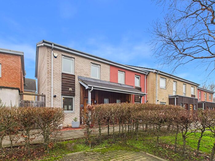 2 Bedroom Terraced House For Sale In September Courtyard, The Staiths, Gateshead, NE8