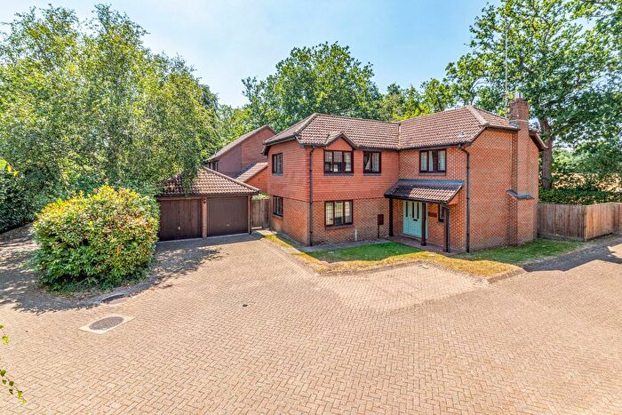 5 Bedroom Detached House For Sale In West Byfleet, Surrey, KT14