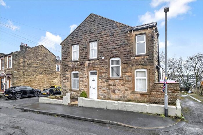 3 Bedroom End Of Terrace House To Rent In Clifton Street, Burnley, Lancashire, BB12