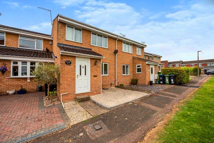 3 Bedroom Terraced House To Rent In Nightingale Walk, Hemel Hempstead, Hertfordshire, HP2