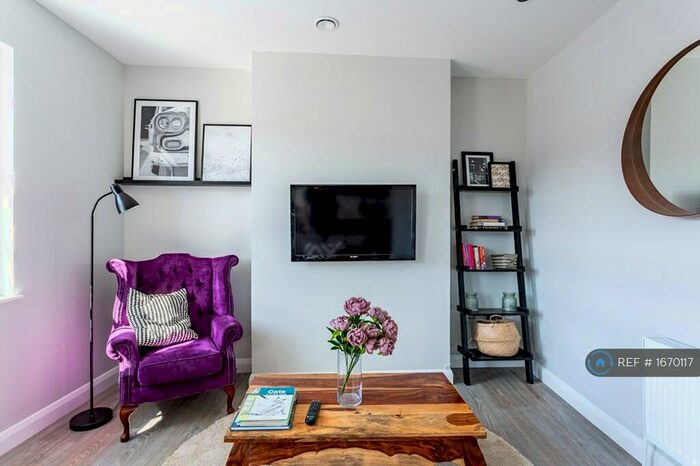 2 Bedroom Flat To Rent In St. Johns Road, Westcliff-On-Sea, SS0