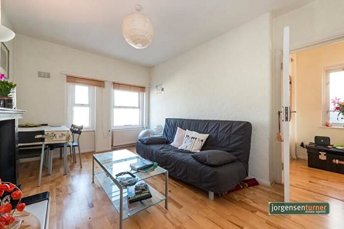 1 Bedroom Flat To Rent In Brondesbury Villas, Queens Park, London, NW6
