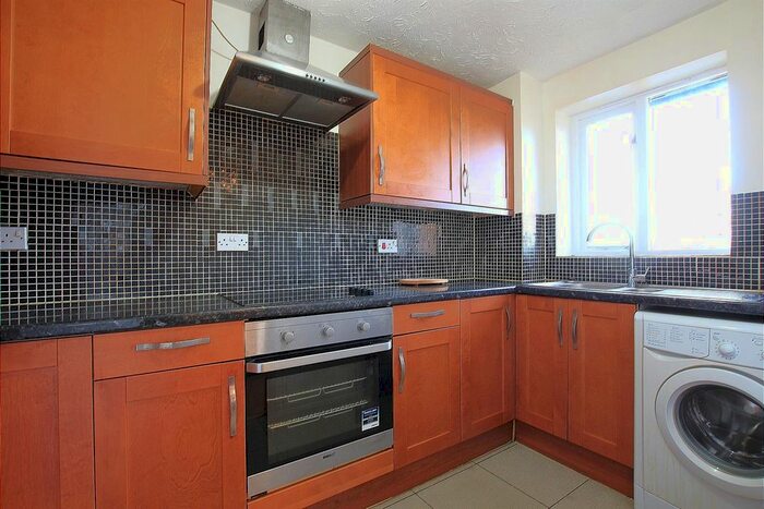 1 Bedroom Flat To Rent In Burket Close, Southall, UB2