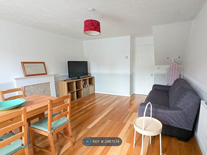 2 Bedroom Terraced House To Rent In Dulas Close, Didcot, OX11