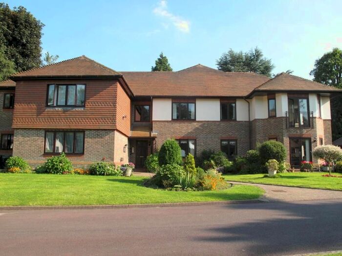 2 Bedroom Flat To Rent In Milstead Close, Tadworth, KT20