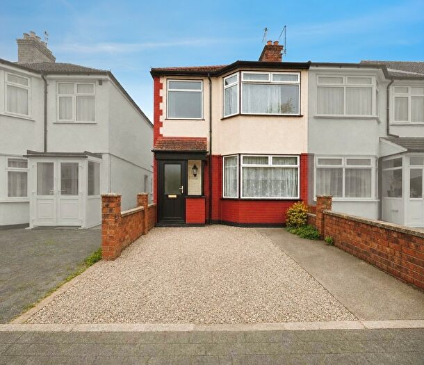 3 Bedroom End Of Terrace House For Sale In Crofts Road, Harrow, HA1