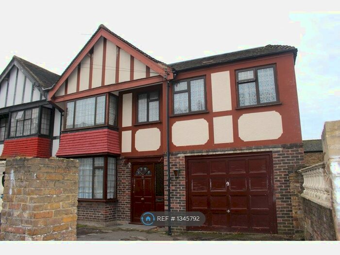 4 Bedroom Semi-Detached House To Rent In Ledbury Road, Croydon, CR0