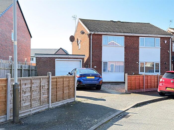 3 Bedroom Semi Detached House For Sale In Christopher Drive, Thurmaston, Leicester, LE4