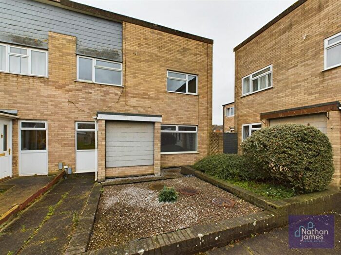 3 Bedroom End Of Terrace House For Sale In Moorlands View, Caldicot, NP26