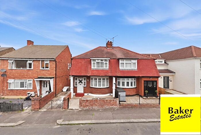 3 Bedroom Semi Detached House For Sale In Brunel Road, Woodford Green, IG8