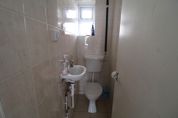 3 Bedroom Flat To Rent In Guru Nanak Road, Southall, UB2