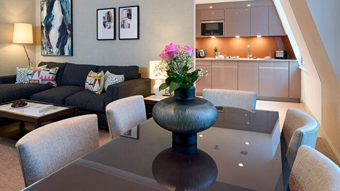 2 Bedroom Apartment To Rent In Bow Lane, Bank, London, EC4M
