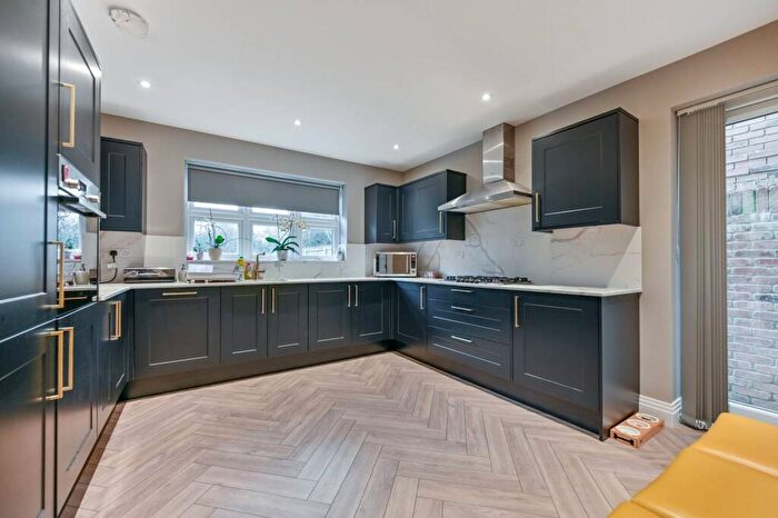 4 Bedroom Detached House For Sale In Upton Park, Slough, SL1