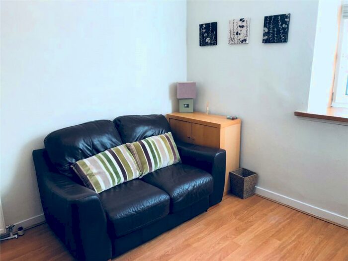 1 Bedroom Flat To Rent In Craigie Loanings, Top Floor Right, City Centre, Aberdeen, AB25