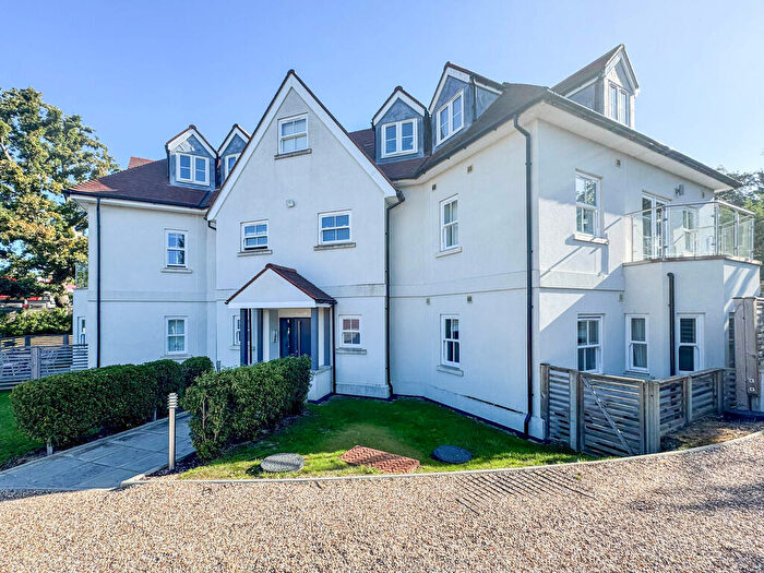 2 Bedroom Apartment To Rent In Bell Lane, Brookmans Park, AL9