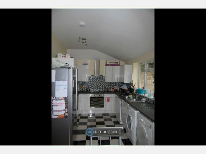 5 Bedroom Semi-Detached House To Rent In Kitchener Road, Southampton, SO17