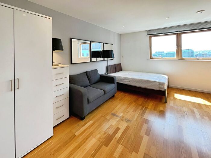 1 Bedroom Flat To Rent In Gateway South, Marsh Lane, Leeds, LS9
