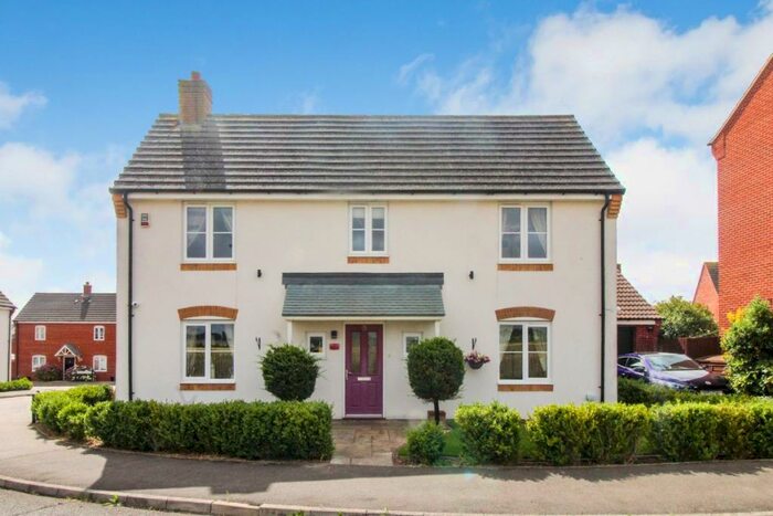 4 Bedroom Detached House To Rent In Crispin Drive, Bedford, MK41