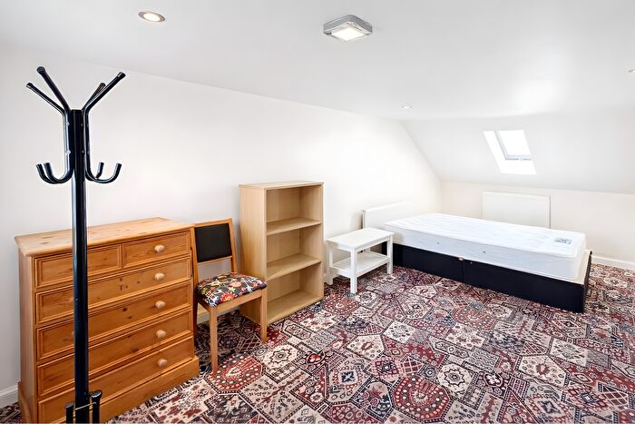 Studio To Rent In Beechcroft Road, London, SW17