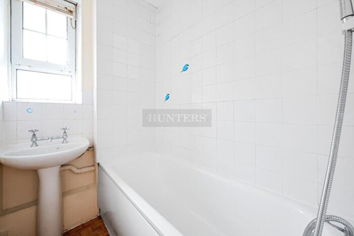 2 Bedroom Flat To Rent In Corry House, Wades Place, London, E1