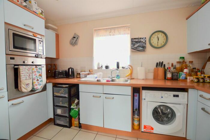2 Bedroom Flat To Rent In St. Annes Road, Eastbourne, BN21