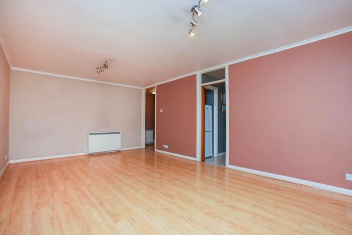 2 Bedroom Flat To Rent In Holmwood Gardens, Wallington, Surrey, SM6