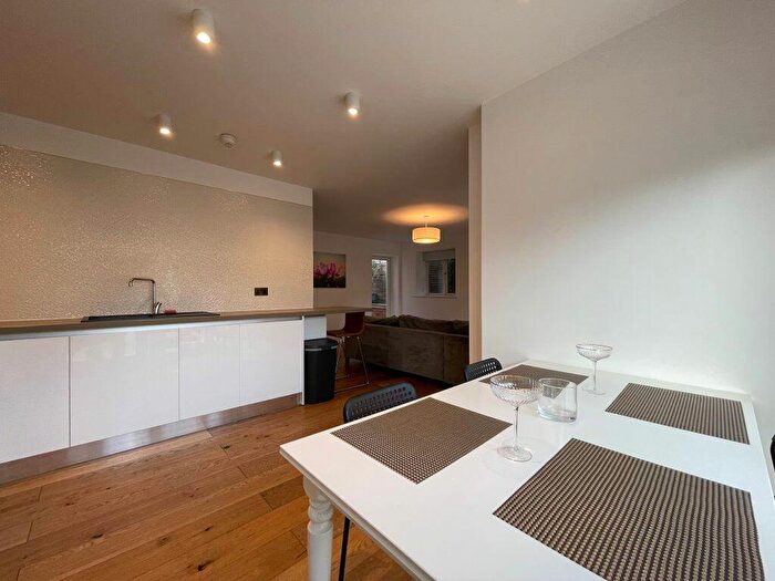 3 Bedroom Flat To Rent In Florence Road -, P15