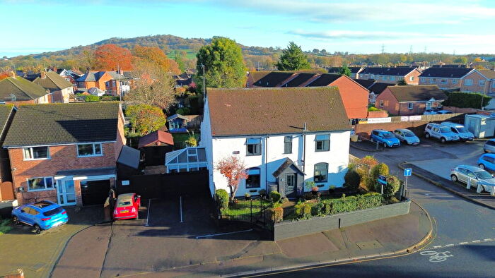 6 Bedroom Detached House For Sale In Hucclecote Road, Gloucester, GL3