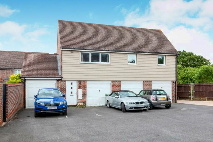 2 Bedroom Detached House To Rent In Englefield Way, Marnel Park, RG24