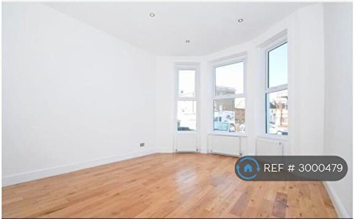 2 Bedroom Flat To Rent In Lee, London, SE12