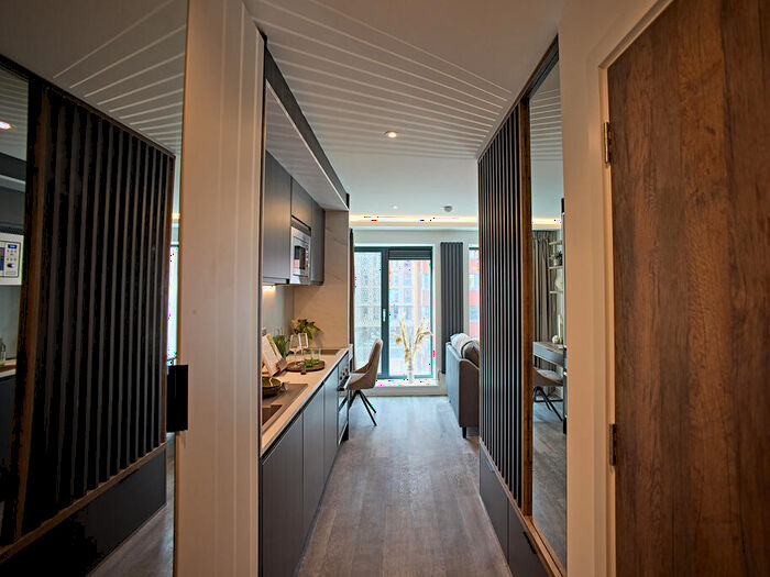 Apartment To Rent In Apt, Live Oasis St Albans Place #, LS2