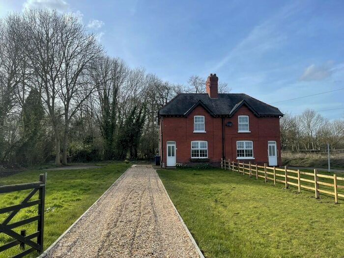 2 Bedroom Semi-Detached House To Rent In Grimsby Road, Laceby, Grimsby, DN37