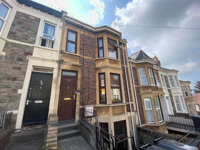 2 Bedroom Maisonette To Rent In Windmill Hill, Holmesdale Road, BS3