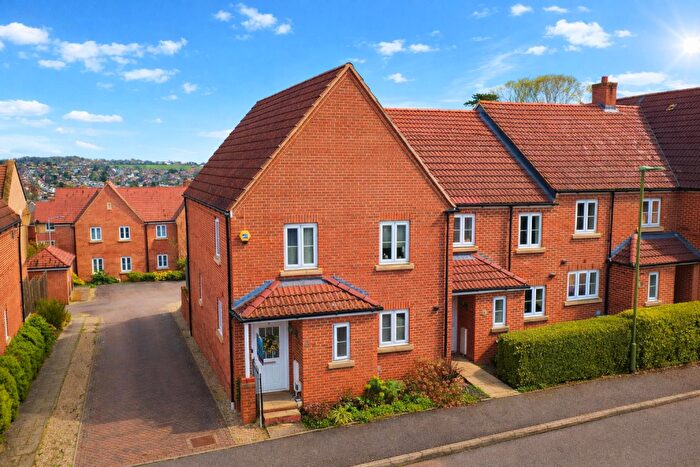 4 Bedroom End Of Terrace House For Sale In Siskin Drive, Aspen Park, Hemel Hempstead, HP3