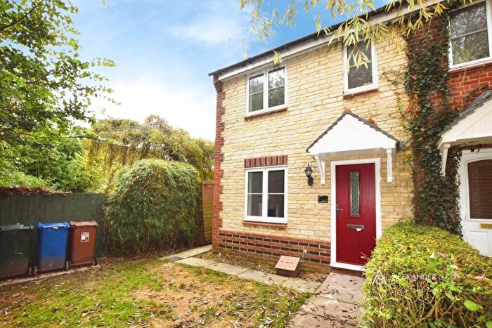 2 Bedroom House To Rent In Mallards Way, Bicester, OX26
