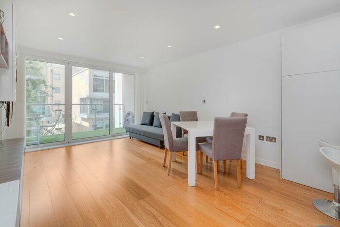 2 Bedroom Apartment To Rent In Wenlock Road London, N1