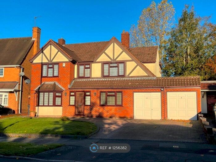 5 Bedroom Detached House To Rent In Lake Avenue, Walsall WS5