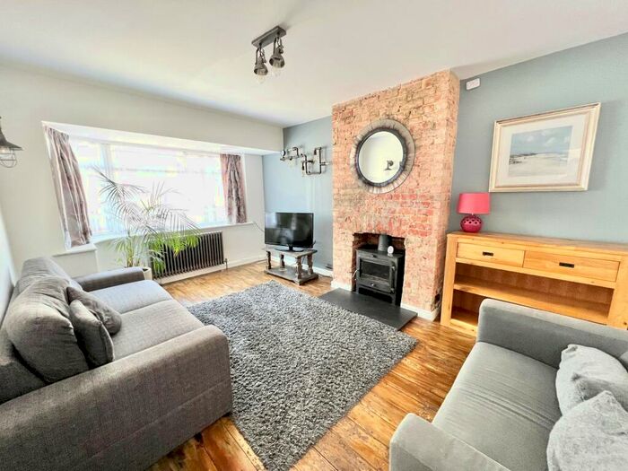 3 Bedroom Bungalow To Rent In Eley Crescent, Rottingdean, Brighton, BN2