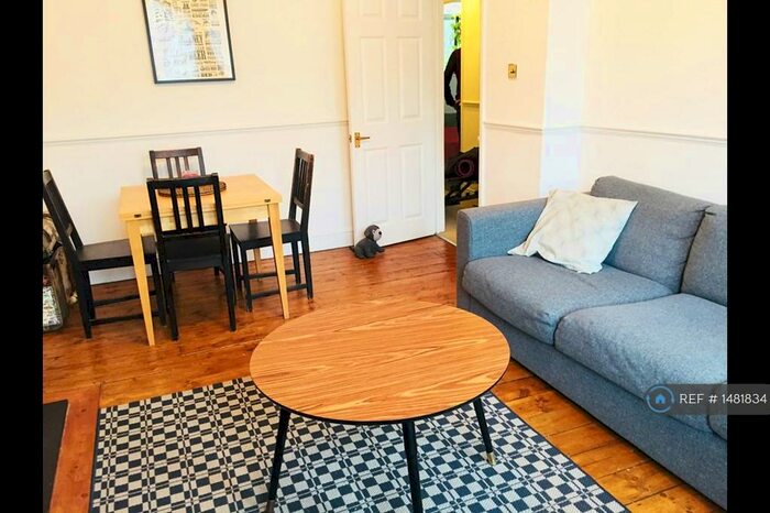 2 Bedroom Flat To Rent In Sandrock Road, London, SE13