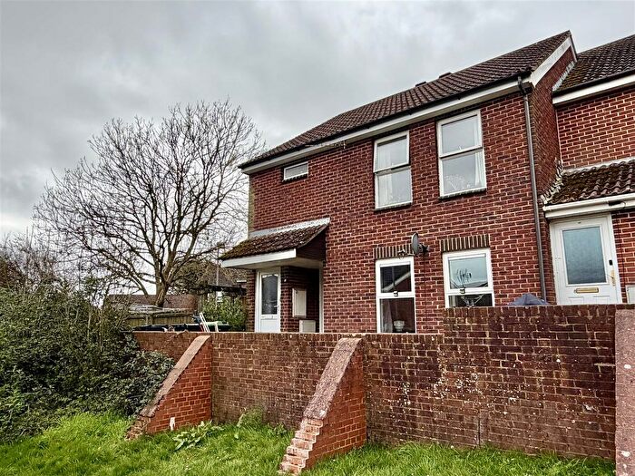 1 Bedroom Flat For Sale In Lockyers Way, Lytchett Matravers, BH16