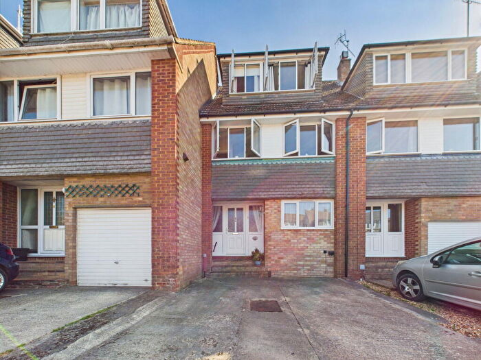 4 Bedroom Terraced House For Sale In Wessington Park, Calne, SN11