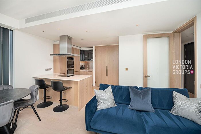 2 Bedroom Flat To Rent In River Park Tower, Nine Elms Lane, London, SW8