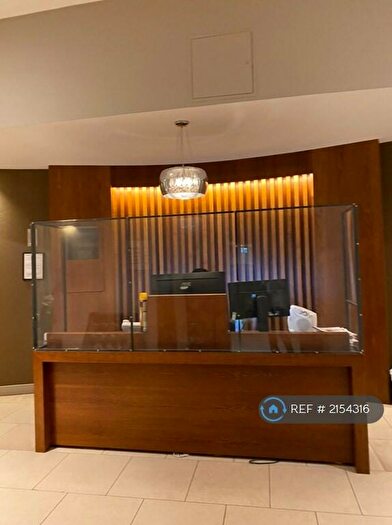 3 Bedroom Flat To Rent In City Pavilion, London, EC1M