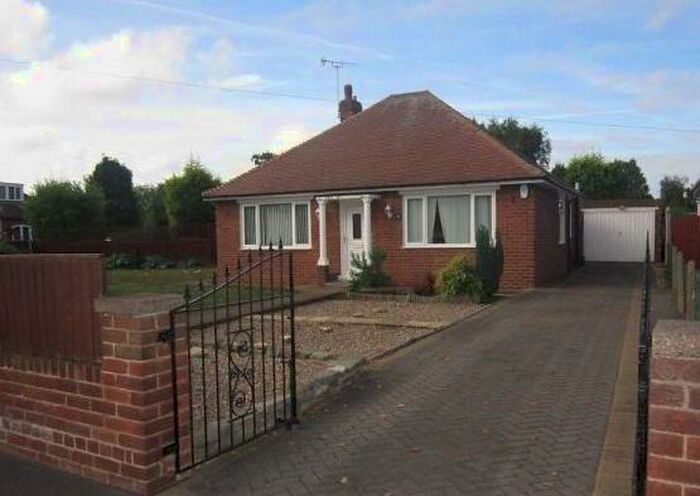 2 Bedroom Bungalow To Rent In Amersall Road, Scawthorpe, Doncaster, DN5