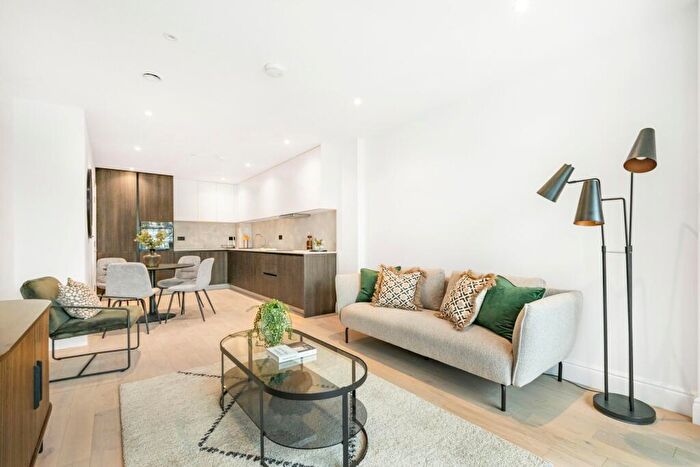 2 Bedroom Flat For Sale In High Road Leyton, Grove Green, E10
